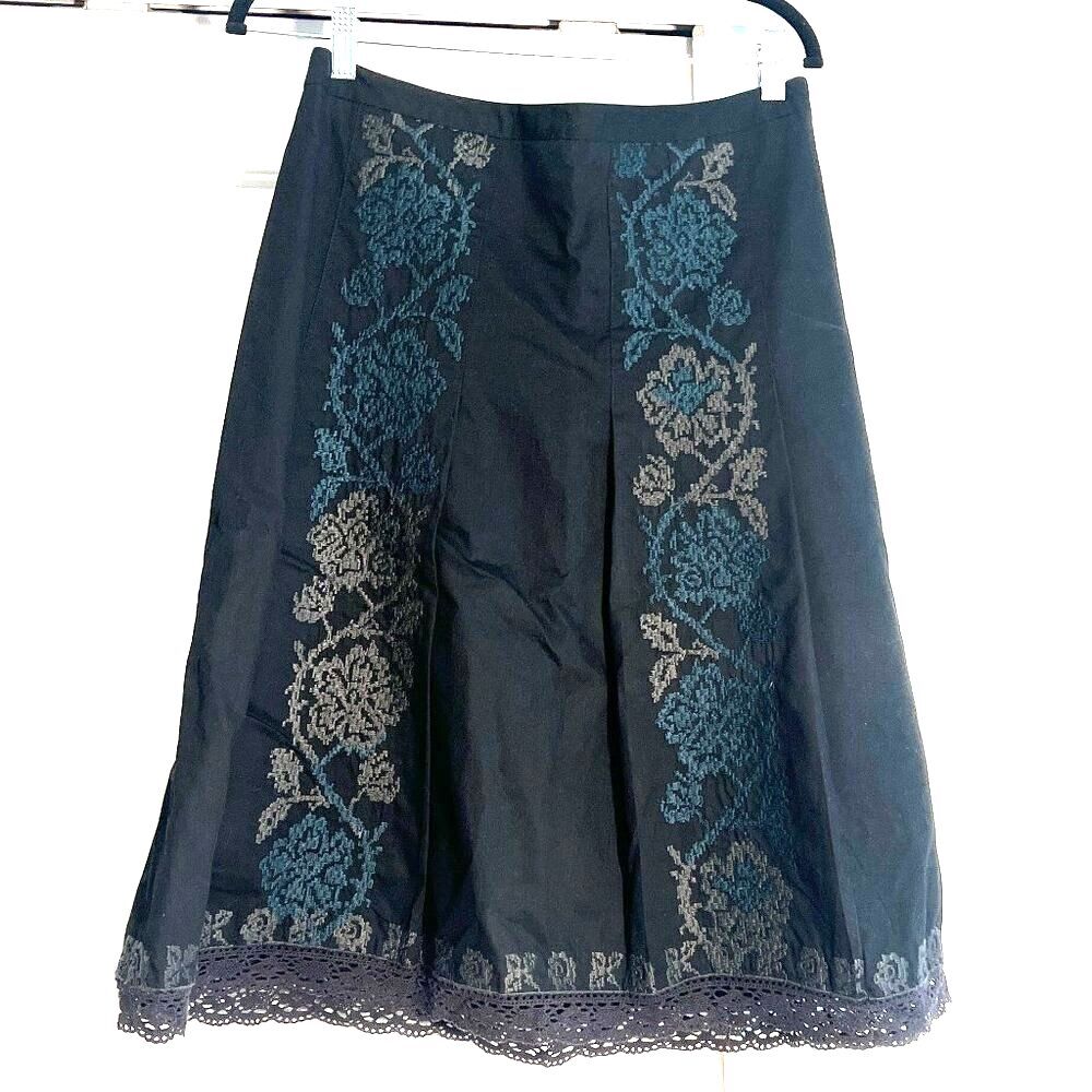 Loft Size 6 Black Cotton Floral Embroidered Skirt With Crochet Lace Trim